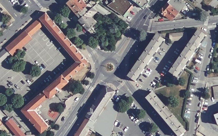 Vue aérienne du Rond-point anonyme n°178951168