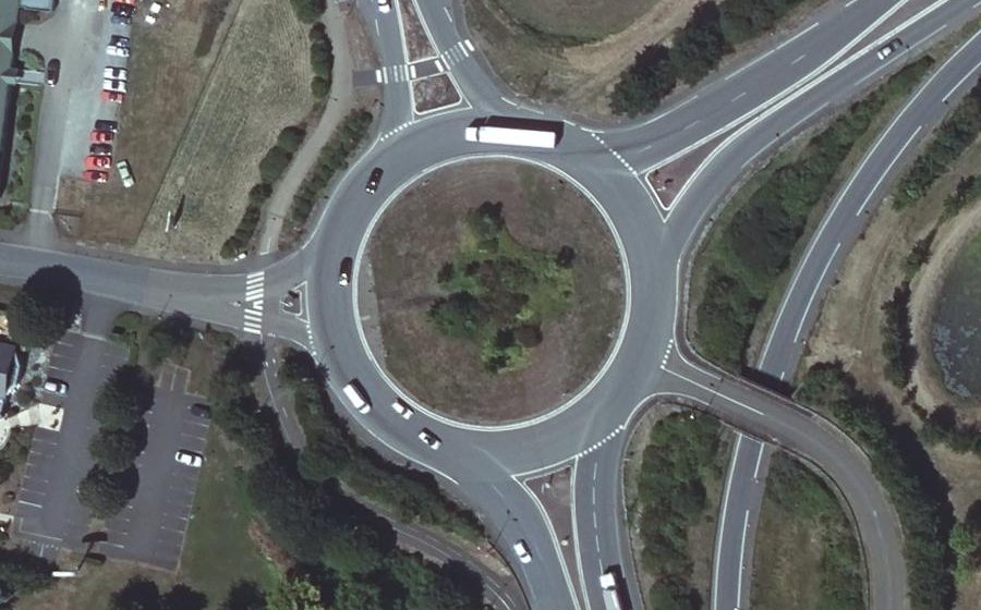 Vue aérienne du Rond-point anonyme n°178987155