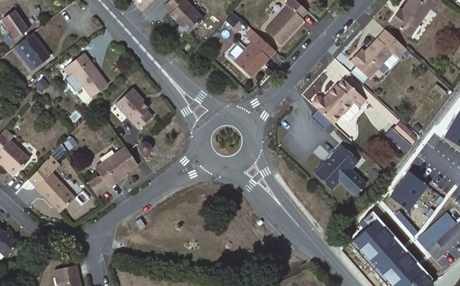 Vue aérienne du Rond-point anonyme n°178987158