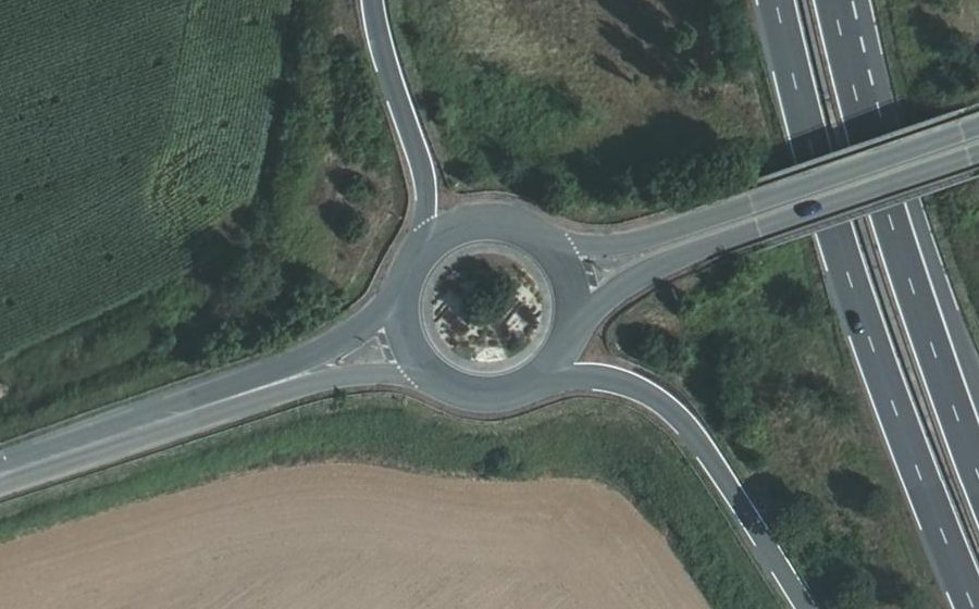 Vue aérienne du Rond-point anonyme n°178989099