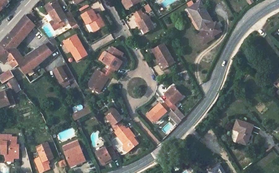 Vue aérienne du Rond-point anonyme n°178999713