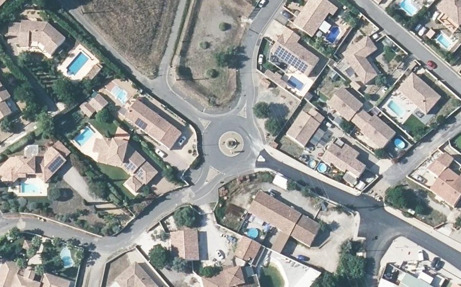 Vue aérienne du Rond-point anonyme n°179057067