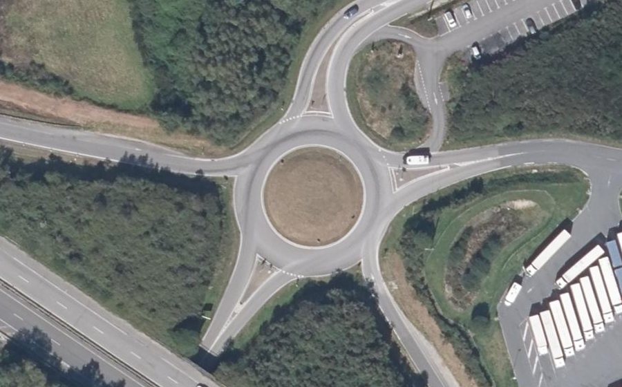 Vue aérienne du Rond-point anonyme n°179059651