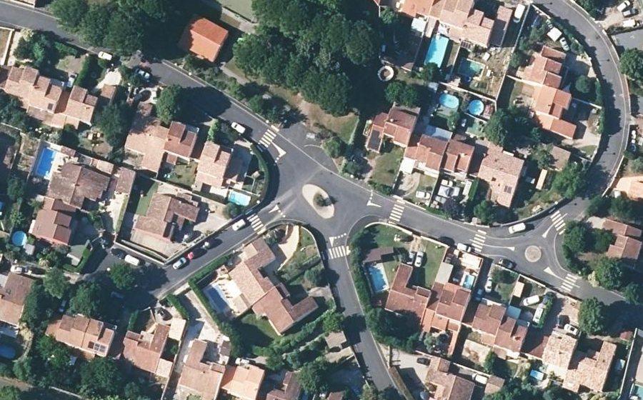 Vue aérienne du Rond-point anonyme n°179110504