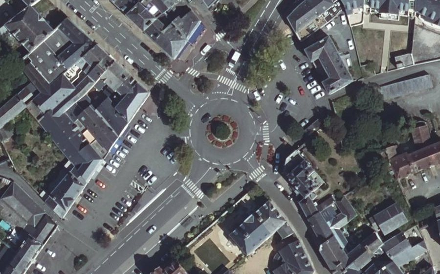 Vue aérienne du Rond-point anonyme n°179142158