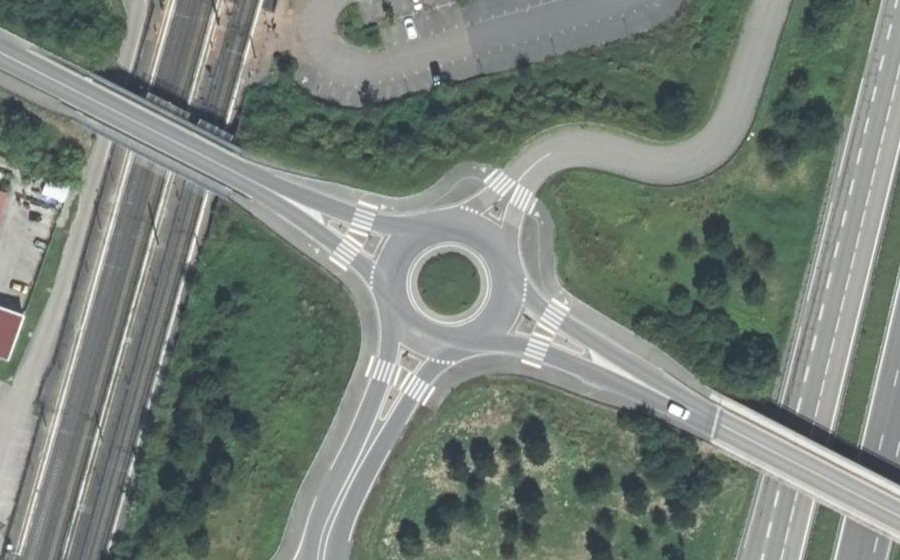 Vue aérienne du Rond-point anonyme n°179214256