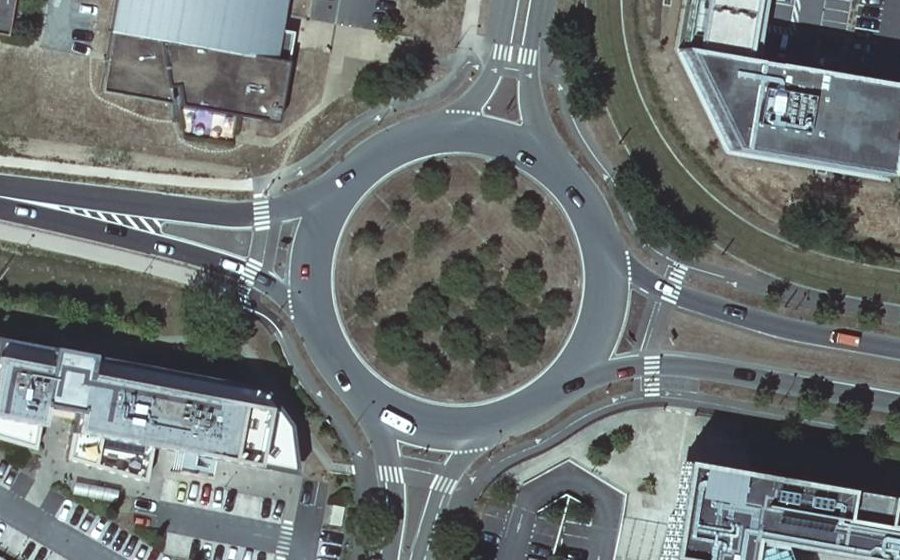 Vue aérienne du Rond-point anonyme n°179219139