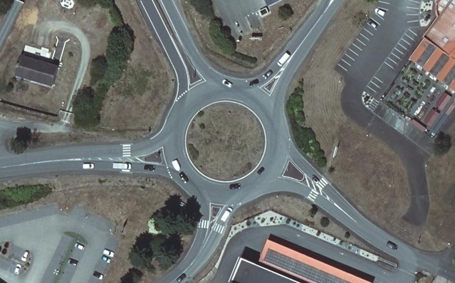 Vue aérienne du Rond-point anonyme n°179219199