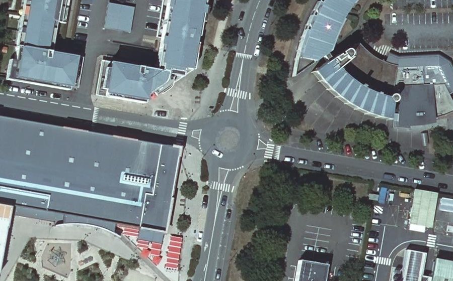 Vue aérienne du Rond-point anonyme n°179259946