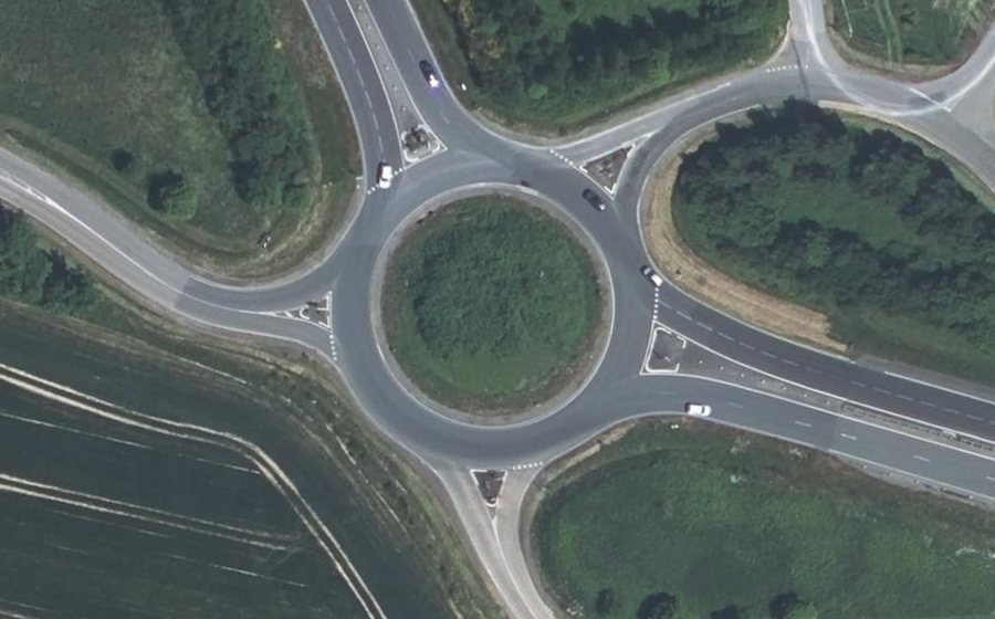 Vue aérienne du Rond-point anonyme n°17930943