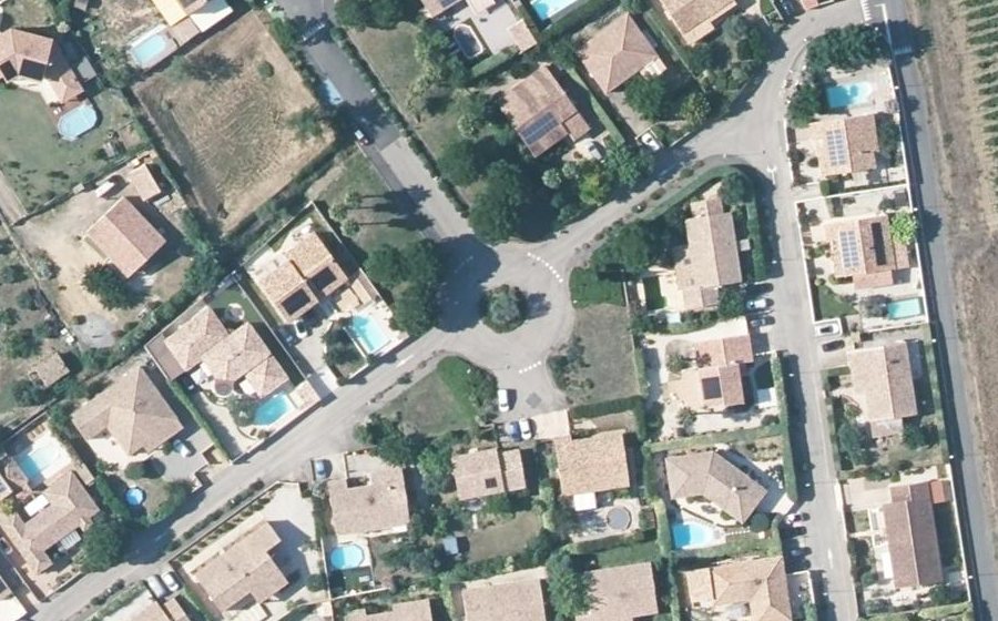 Vue aérienne du Rond-point anonyme n°179358782