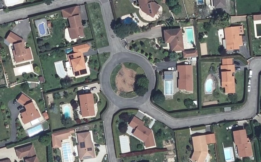 Vue aérienne du Rond-point anonyme n°179433979