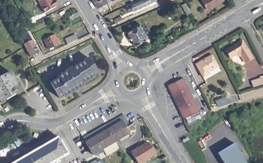 Vue aérienne du Rond-point anonyme n°17947243