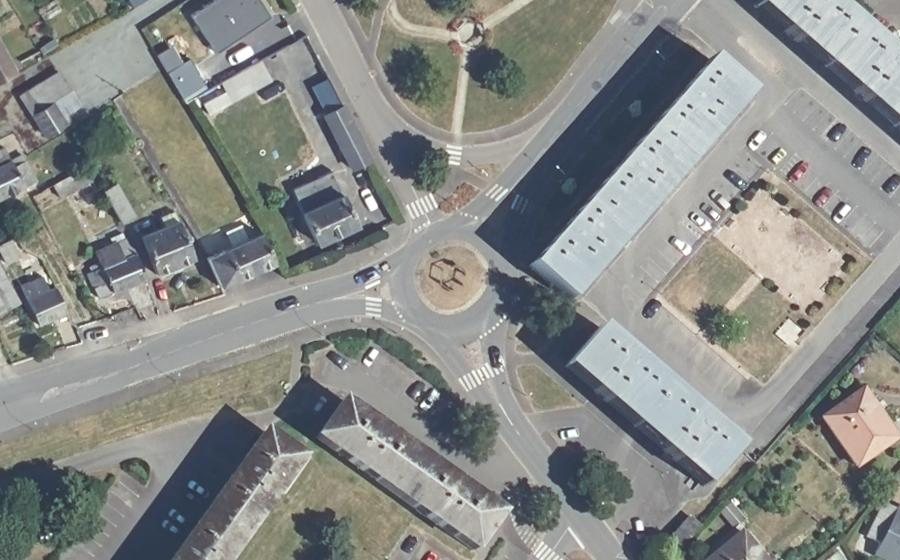 Vue aérienne du Rond-point anonyme n°17947262