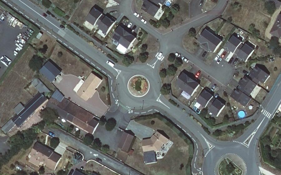 Vue aérienne du Rond-point anonyme n°179484579