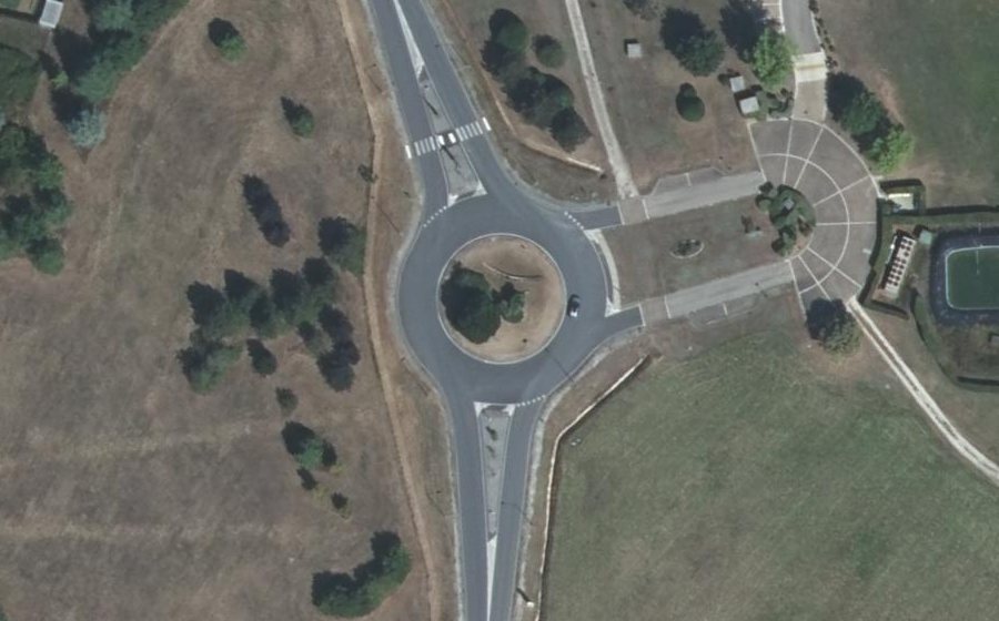 Vue aérienne du Rond-point anonyme n°179509866