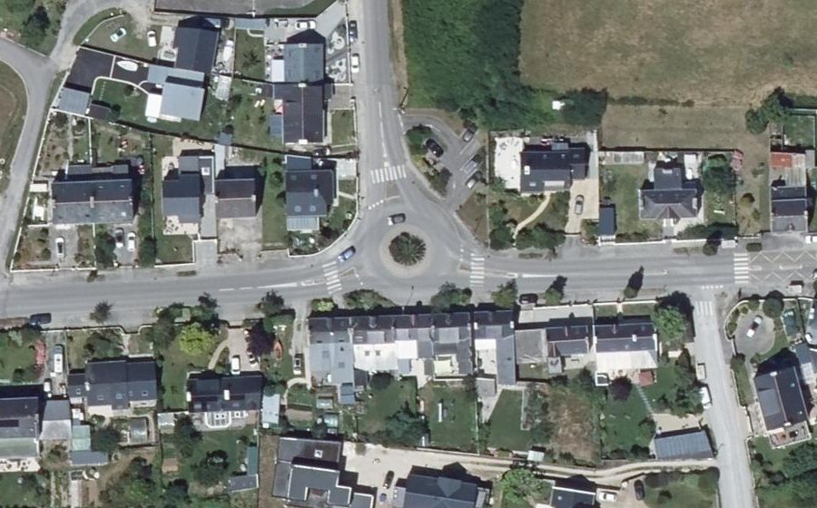Vue aérienne du Rond-point anonyme n°179533889