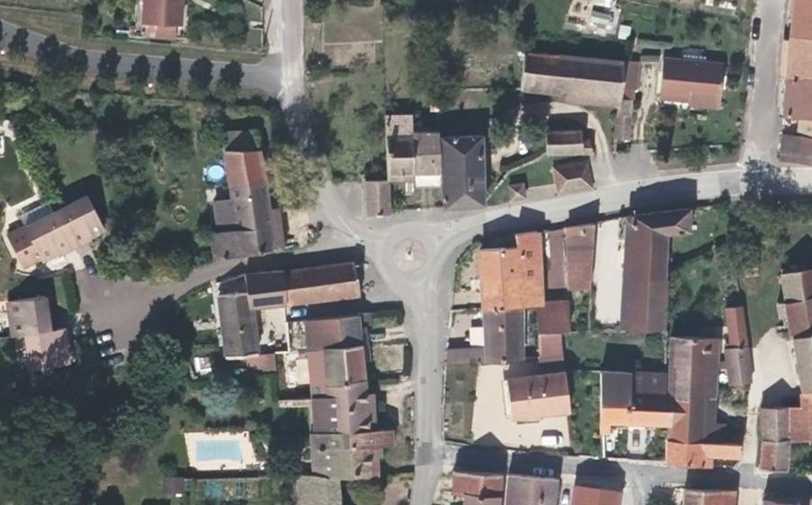 Vue aérienne du Rond-point anonyme n°179535197
