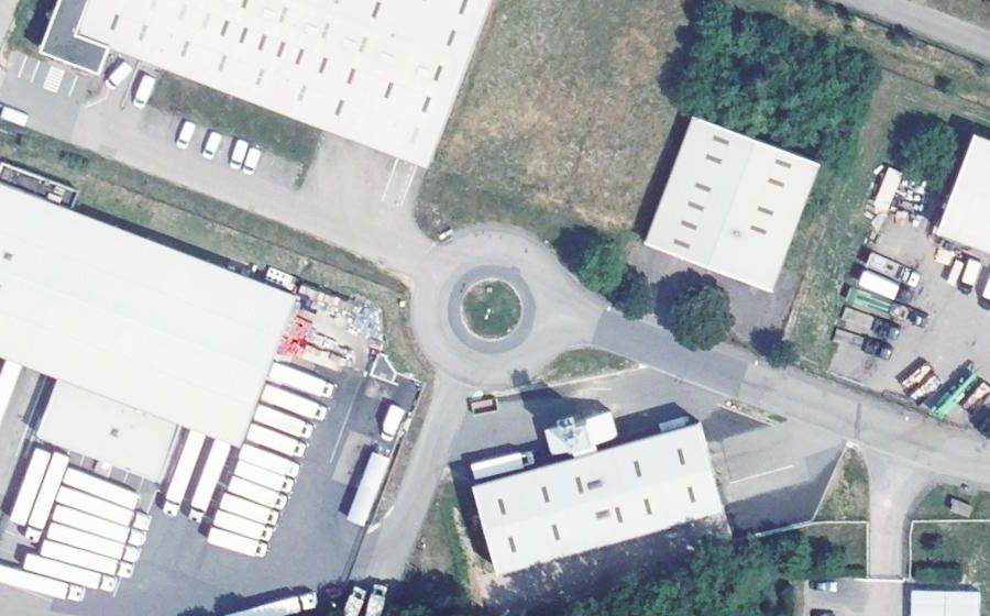 Vue aérienne du Rond-point anonyme n°179614093