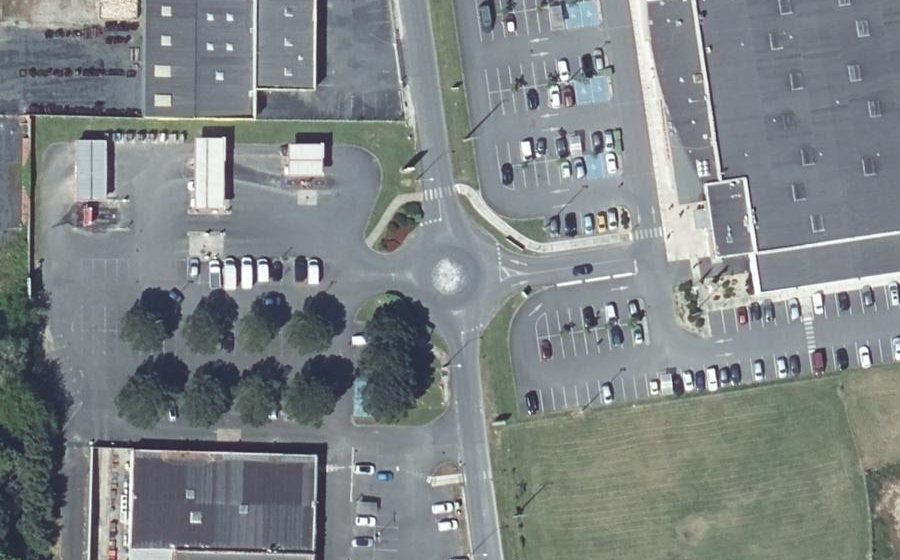 Vue aérienne du Rond-point anonyme n°179632312