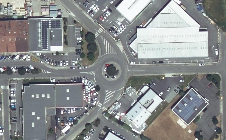 Vue aérienne du Rond-point anonyme n°179701991