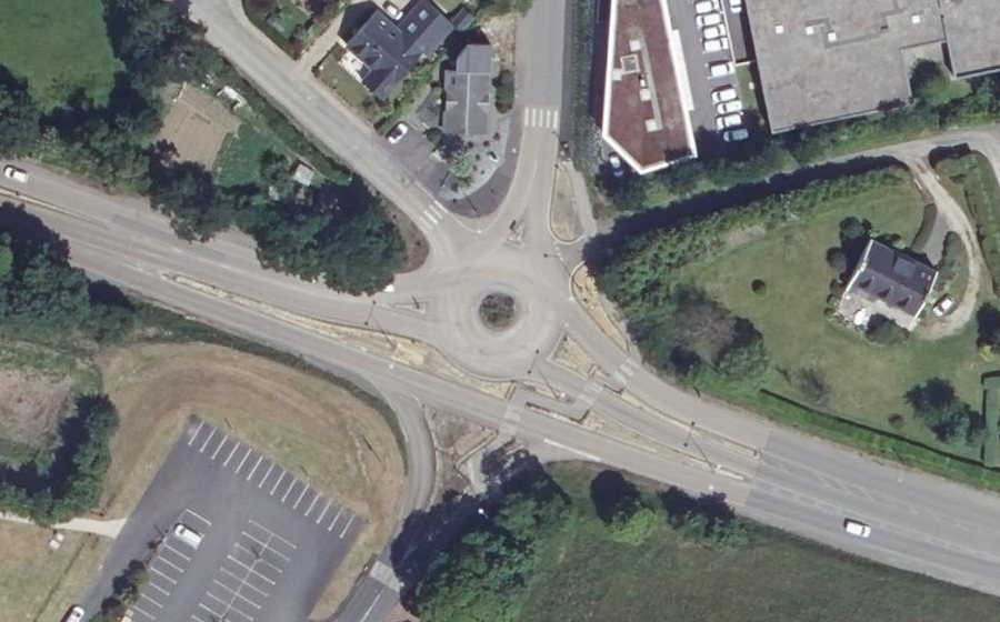 Vue aérienne du Rond-point anonyme n°179801063