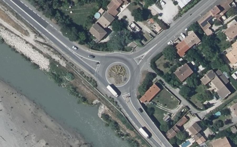 Vue aérienne du Rond-point anonyme n°17980697