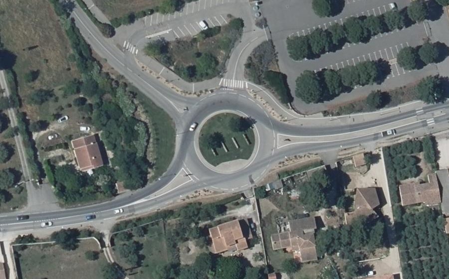 Vue aérienne du Rond-point anonyme n°17980714