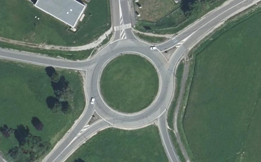 Vue aérienne du Rond-point anonyme n°179822064