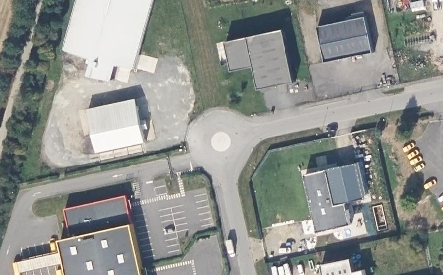 Vue aérienne du Rond-point anonyme n°179938329