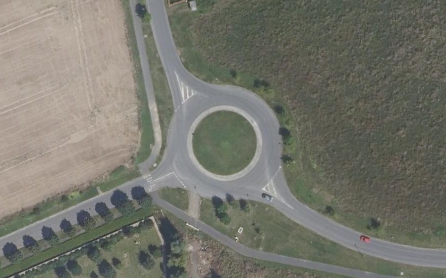 Vue aérienne du Rond-point anonyme n°180050944