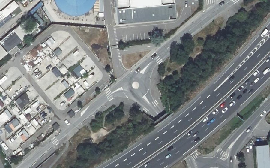 Vue aérienne du Rond-point anonyme n°180082721