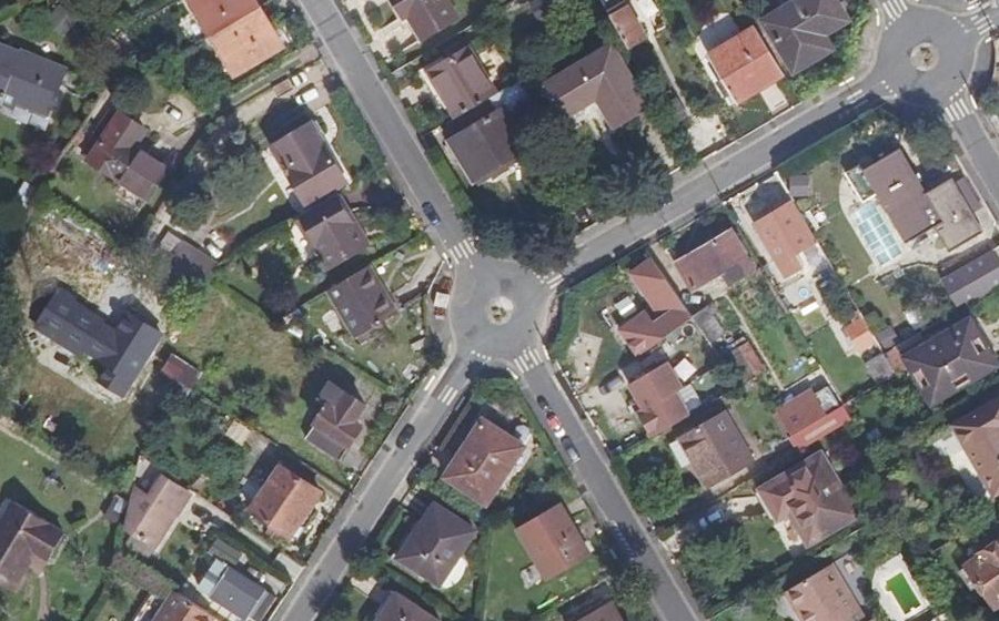 Vue aérienne du Rond-point anonyme n°180158151