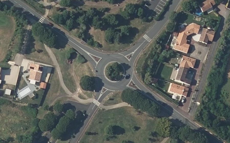 Vue aérienne du Rond-point anonyme n°180206132