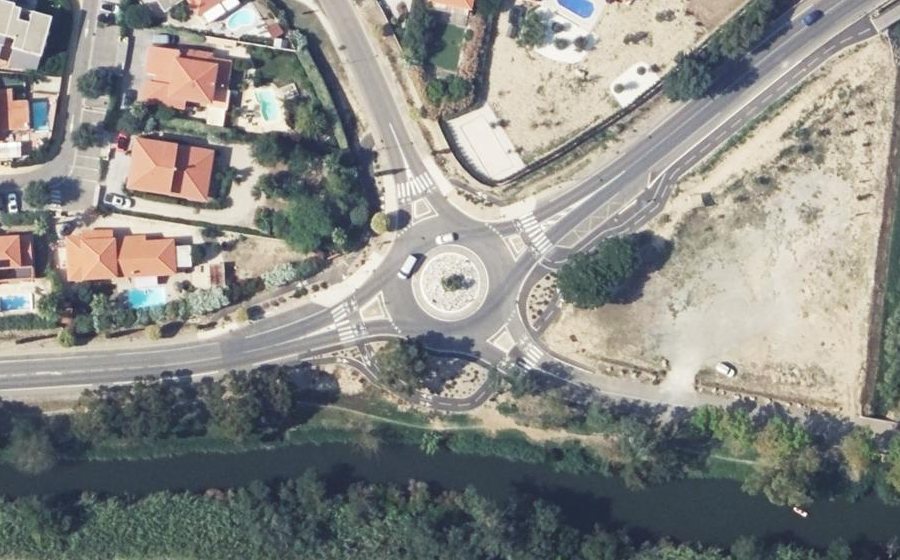 Vue aérienne du Rond-point anonyme n°180207302