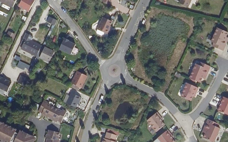 Vue aérienne du Rond-point anonyme n°180325431