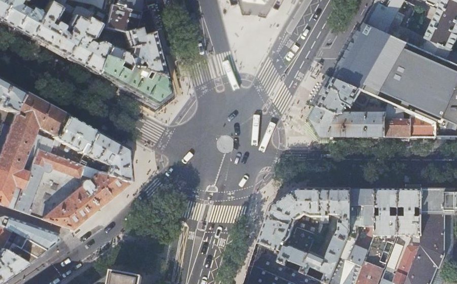 Vue aérienne de la Place Victor et Hélène Basch