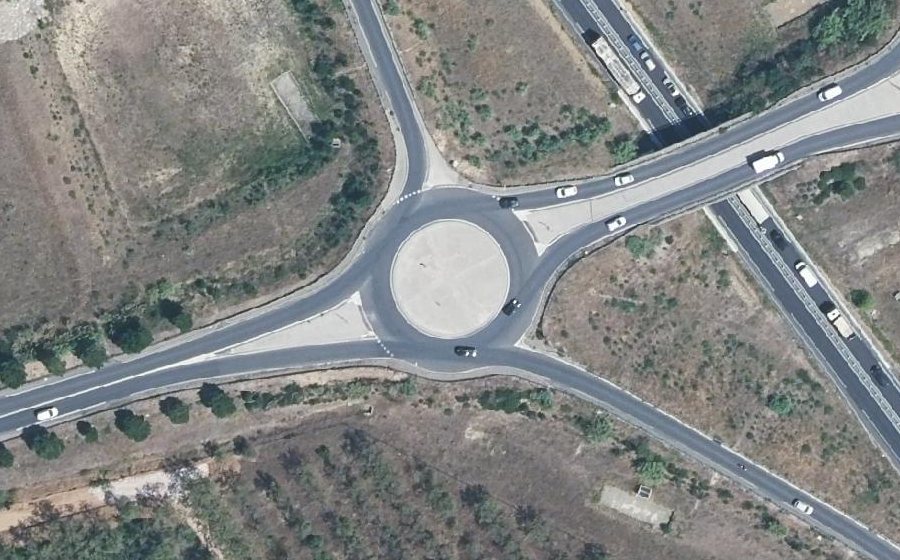 Vue aérienne du Rond-point anonyme n°180409296