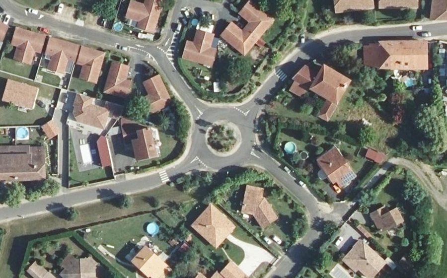 Vue aérienne du Rond-point anonyme n°180525393