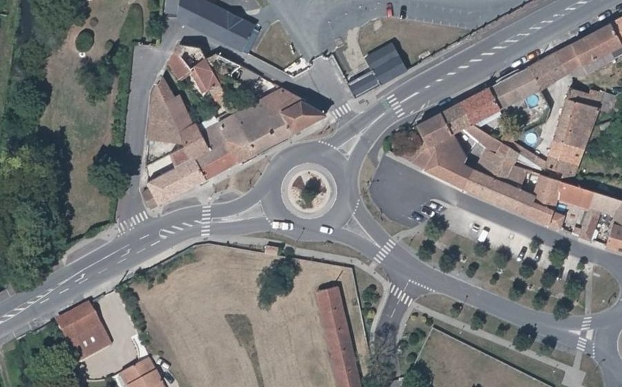 Vue aérienne du Rond-point anonyme n°180530092