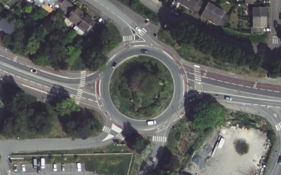 Vue aérienne du Rond-point anonyme n°180687898