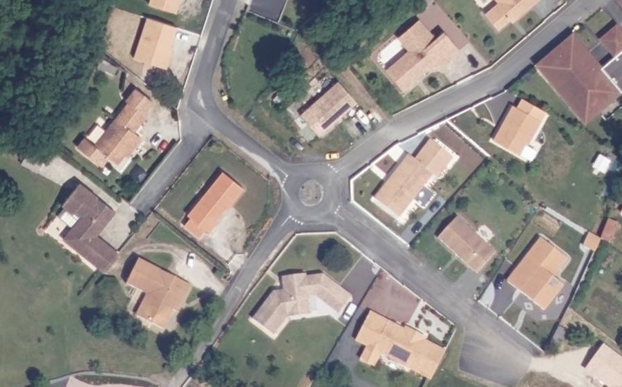 Vue aérienne du Rond-point anonyme n°180705688