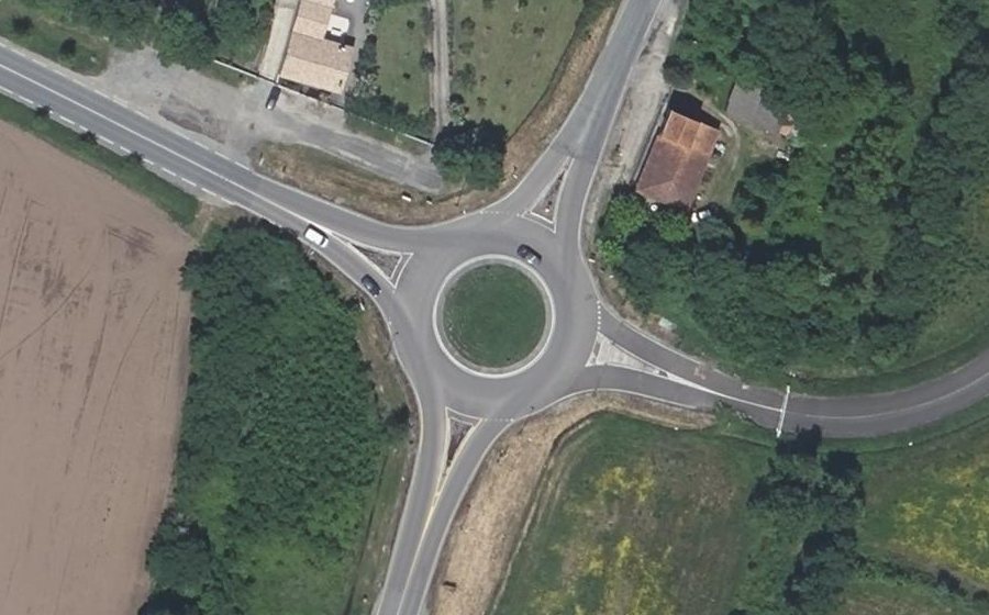 Vue aérienne du Rond-point anonyme n°180799995