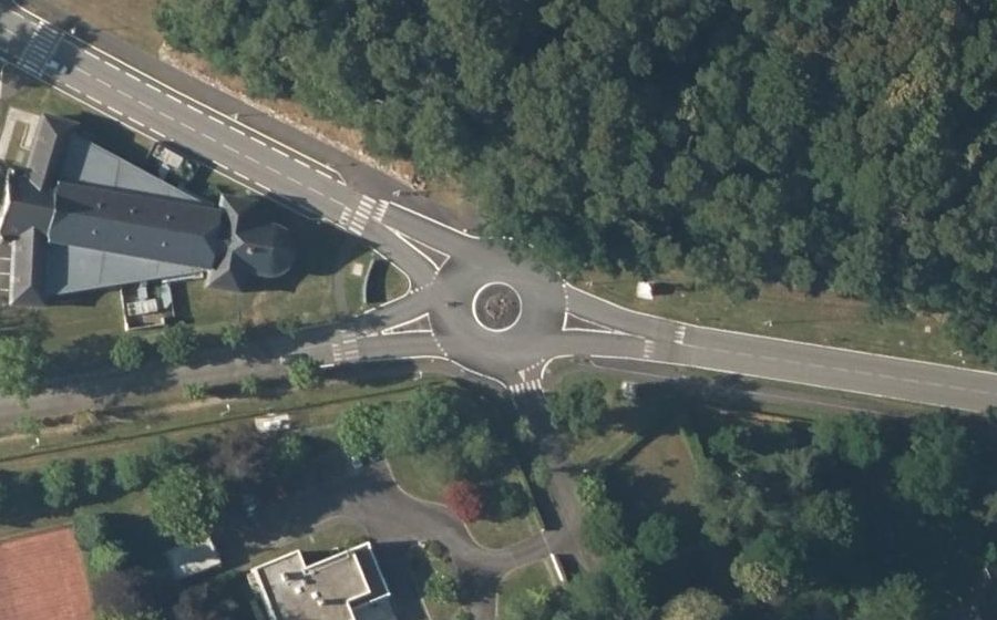 Vue aérienne du Rond-point anonyme n°180802006
