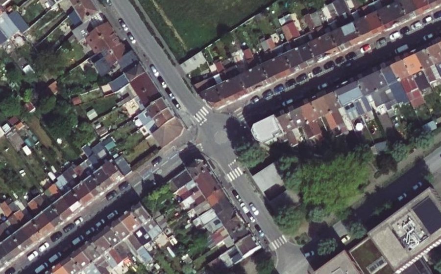 Vue aérienne du Rond-point anonyme n°180818507