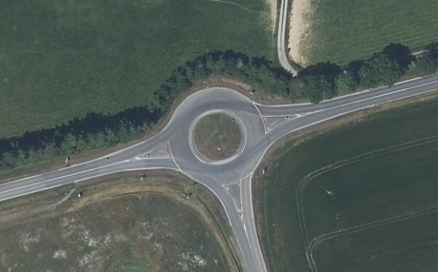 Vue aérienne du Rond-point anonyme n°180818914