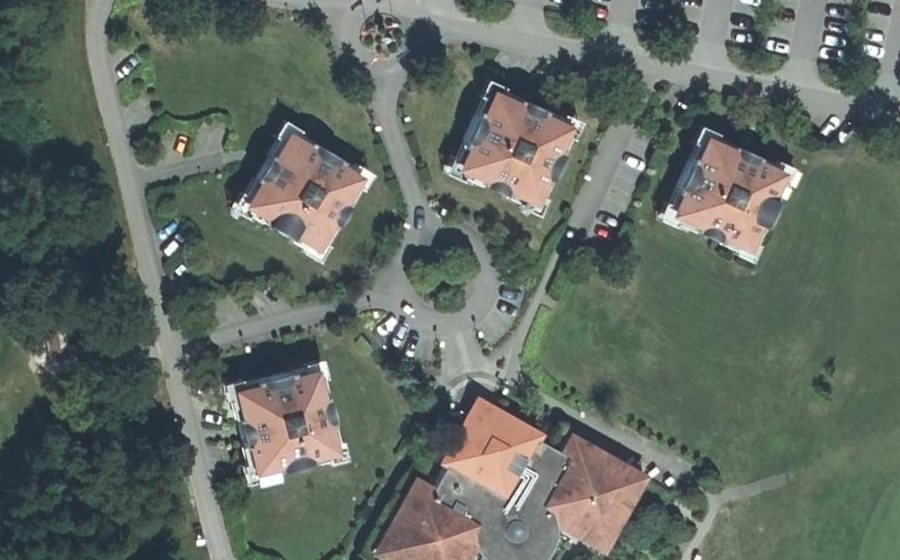 Vue aérienne du Rond-point anonyme n°180831741