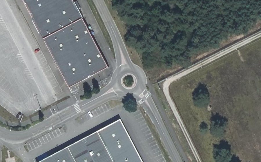 Vue aérienne du Rond-point anonyme n°180852508