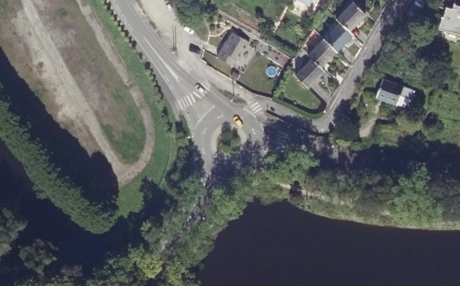 Vue aérienne du Rond-point anonyme n°180857104