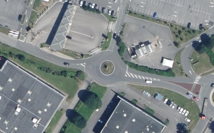 Vue aérienne du Rond-point anonyme n°180913162